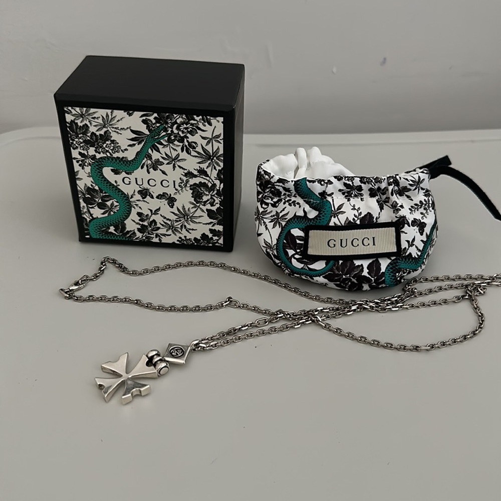 Gucci long necklace with charm